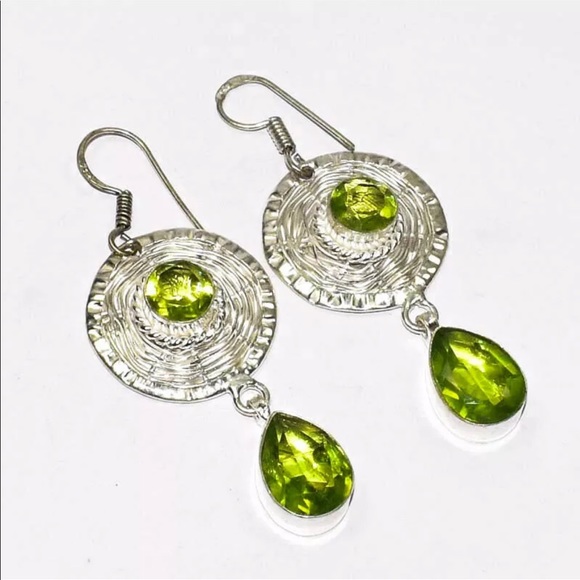 Jewelry - Stylish peridot ss earrings.